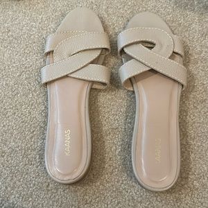 Kaanas size 8 nude sandal